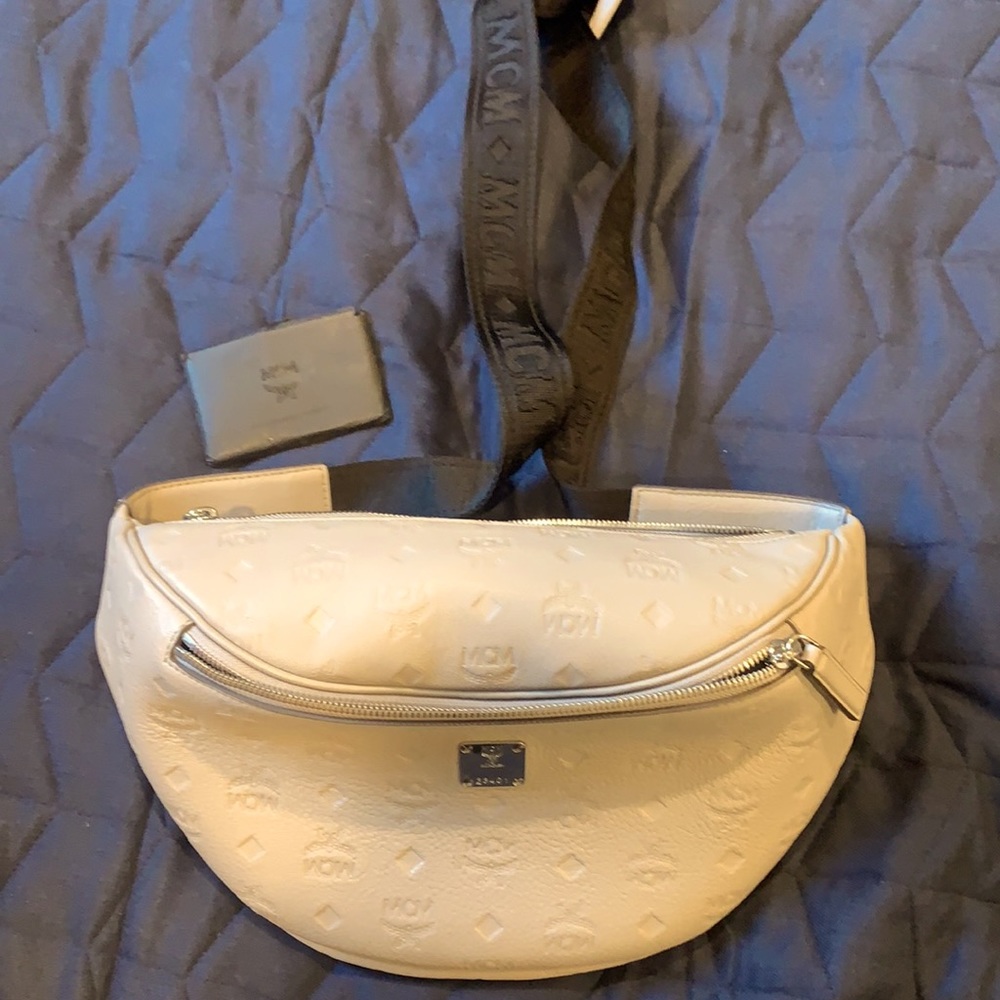 MCM LARGE FANNY LIGHT GRAY